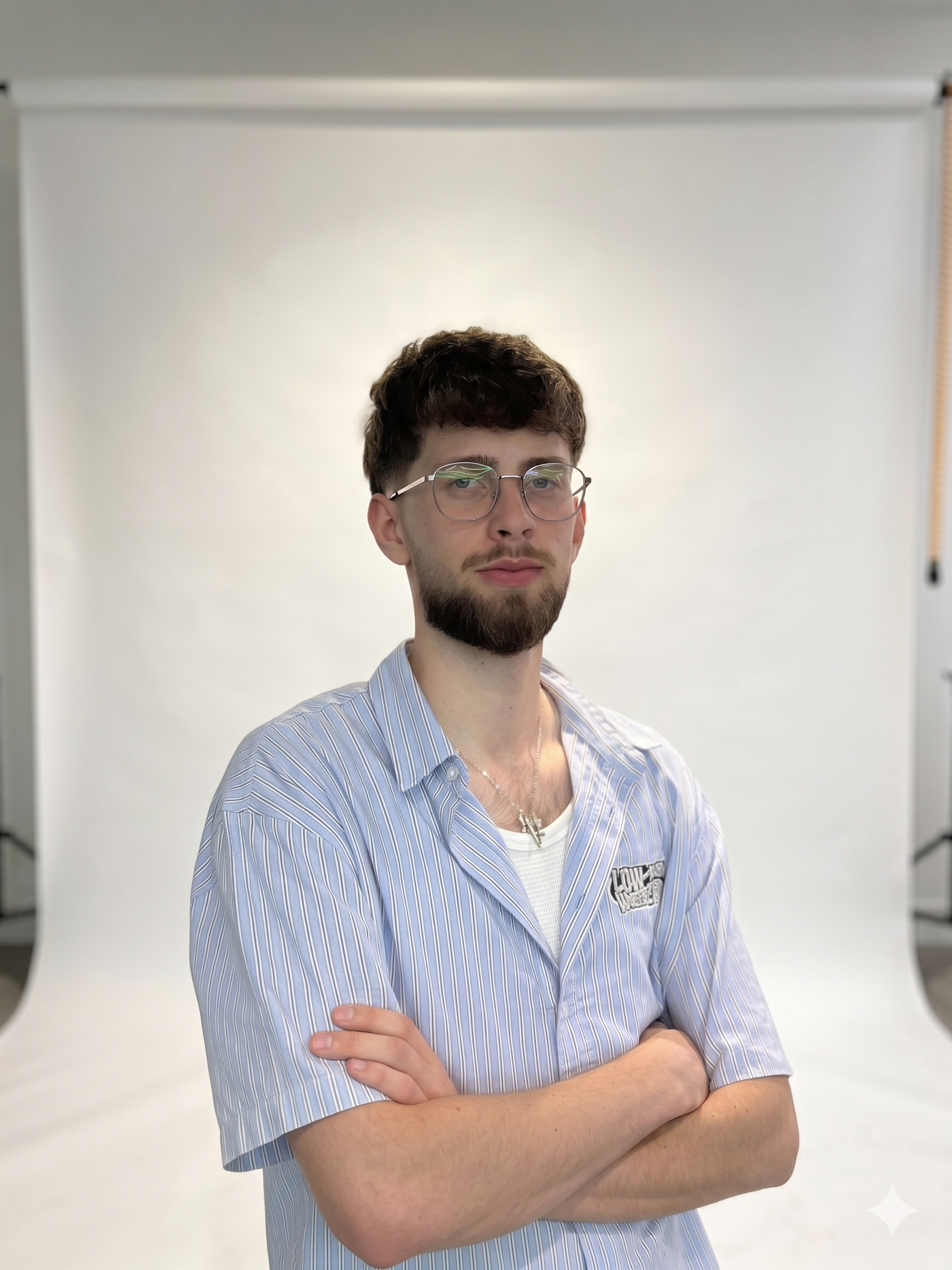Szymon — social media i komunikacja QARD